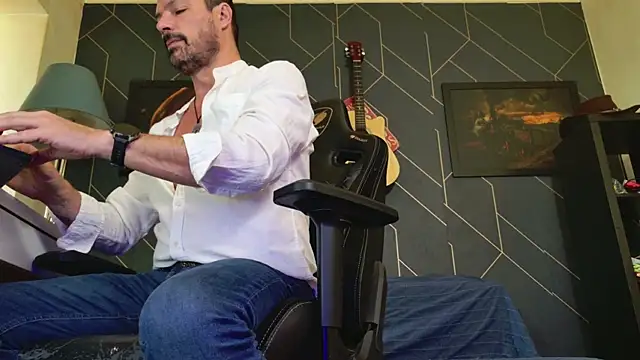 ChrisKox online show from April 1, 2026, 8:37 am