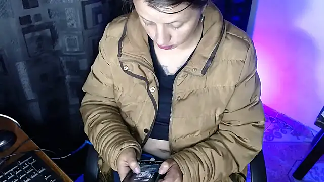 kattydirtylol online show from April 7, 2026, 2:01 am