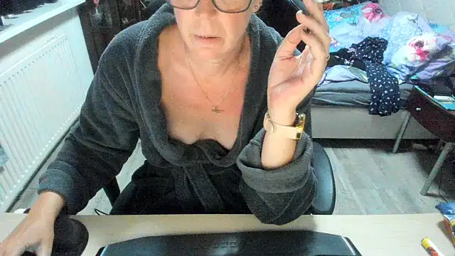 minoesje37 online show from September 30, 2025, 7:30 pm