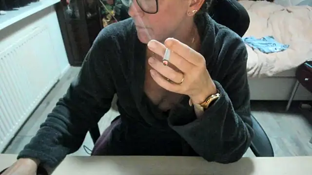 minoesje37 online show from October 30, 2025, 8:31 pm