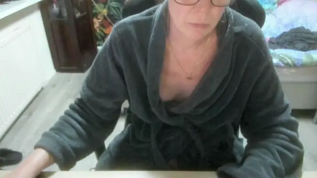 minoesje37 online show from January 10, 2026, 8:10 pm