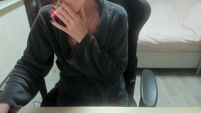 minoesje37 online show from March 19, 2026, 8:46 pm