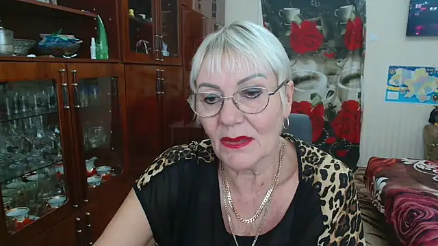 Snapshot of JenaCheim chatting on November 11, 2025, 8:25 am JenaCheim online show from November 11, 2025, 8:25 am