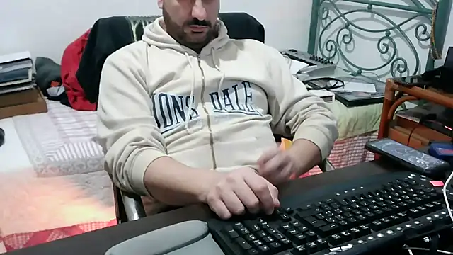 Snapshot of Italian_dark_desire chatting on January 18, 2026, 7:06 pm Italian dark desire online show from January 18, 2026, 7:06 pm