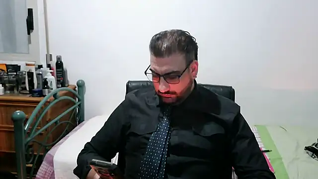 Snapshot of Italian_dark_desire chatting on February 3, 2026, 11:43 pm Italian dark desire online show from February 3, 2026, 11:43 pm