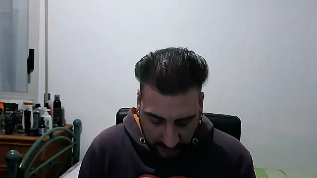 Snapshot of Italian_dark_desire chatting on February 4, 2026, 10:47 pm Italian dark desire online show from February 4, 2026, 10:47 pm