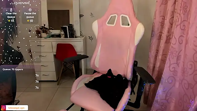 Snapshot of Fallengangel chatting on January 20, 2025, 6:10 am Fallengangel online show from January 20, 2025, 6:10 am