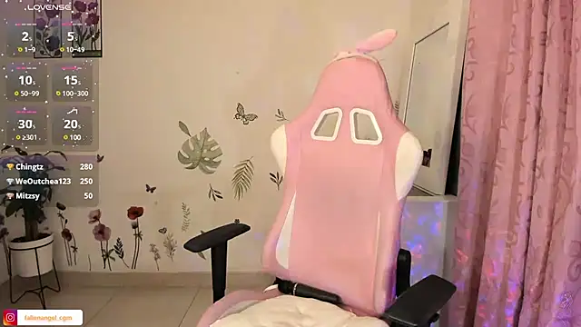 Snapshot of Fallengangel chatting on February 8, 2025, 11:12 am Fallengangel online show from February 8, 2025, 11:12 am