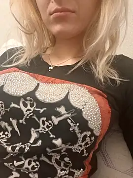 YogisticJuli666 online show from October 20, 2025, 4:57 am