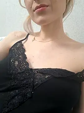 YogisticJuli666 online show from October 27, 2025, 5:55 am