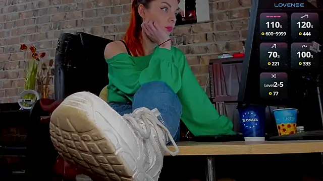 Snapshot of MrsVenus chatting on March 17, 2025, 9:22 am MrsVenus online show from March 17, 2025, 9:22 am