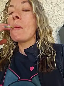 Snapshot of _NinaLuvSins_ chatting on October 4, 2025, 2:37 pm NinaLuvSins online show from October 4, 2025, 2:37 pm