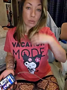 Snapshot of _NinaLuvSins_ chatting on October 25, 2025, 1:24 am NinaLuvSins online show from October 25, 2025, 1:24 am