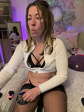 Snapshot of _NinaLuvSins_ chatting on October 26, 2025, 12:27 am NinaLuvSins online show from October 26, 2025, 12:27 am