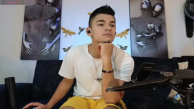 Snapshot of VikoHands chatting on December 3, 2024, 1:52 am VikoHands online show from December 3, 2024, 1:52 am