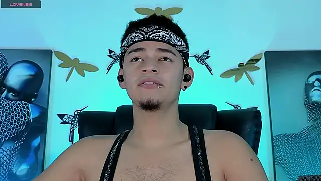 Snapshot of VikoHands chatting on March 11, 2025, 2:54 am VikoHands online show from March 11, 2025, 2:54 am