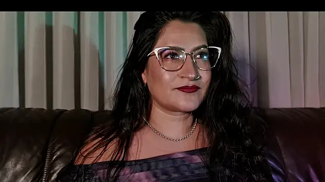 DeesseLuxure online show from July 14, 2026, 2:27 am