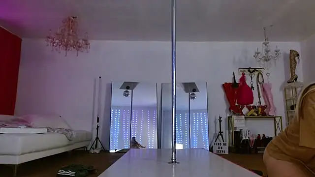 Snapshot of Sweet-Ginger chatting on January 2, 2025, 11:06 pm Sweet-Ginger online show from January 2, 2025, 11:06 pm