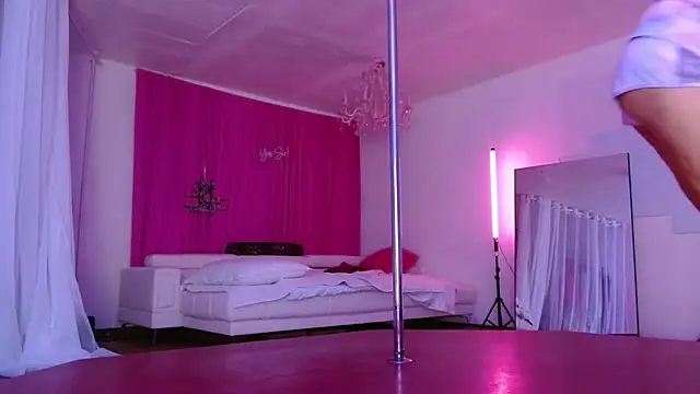 Snapshot of Sweet-Ginger chatting on October 2, 2025, 9:33 pm Sweet-Ginger online show from October 2, 2025, 9:33 pm