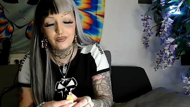 Snapshot of RoxxyInk chatting on January 13, 2025, 11:08 am RoxxyInk online show from January 13, 2025, 11:08 am