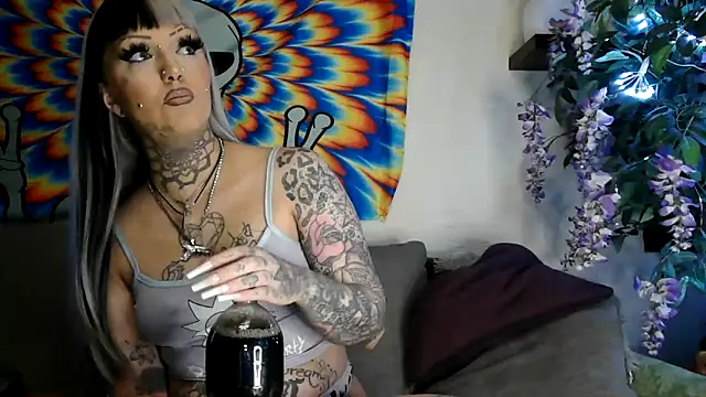 Snapshot of RoxxyInk chatting on January 14, 2025, 10:02 pm RoxxyInk online show from January 14, 2025, 10:02 pm