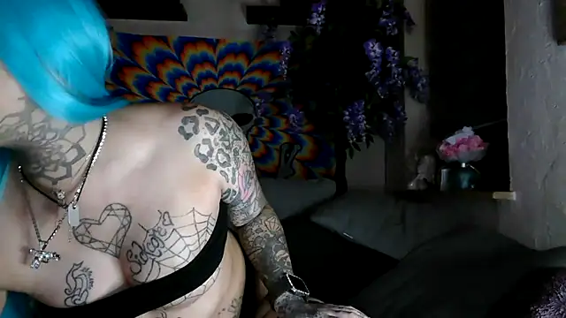 Snapshot of RoxxyInk chatting on February 3, 2025, 10:43 pm RoxxyInk online show from February 3, 2025, 10:43 pm