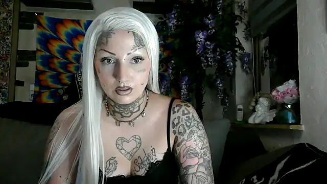 Snapshot of RoxxyInk chatting on September 15, 2025, 9:26 pm RoxxyInk online show from September 15, 2025, 9:26 pm