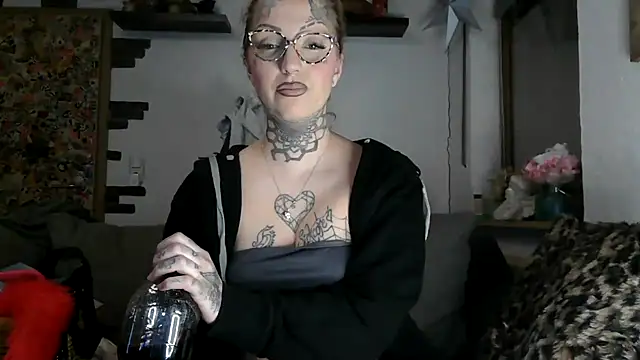 RoxxyInk online show from February 8, 2026, 2:37 am