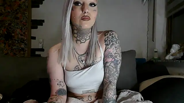 RoxxyInk online show from April 28, 2026, 10:04 pm