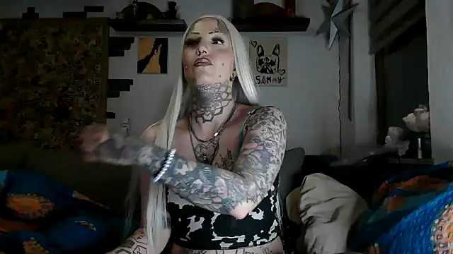 RoxxyInk online show from June 15, 2026, 9:17 pm