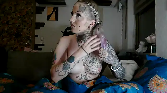 RoxxyInk online show from June 16, 2026, 9:28 pm