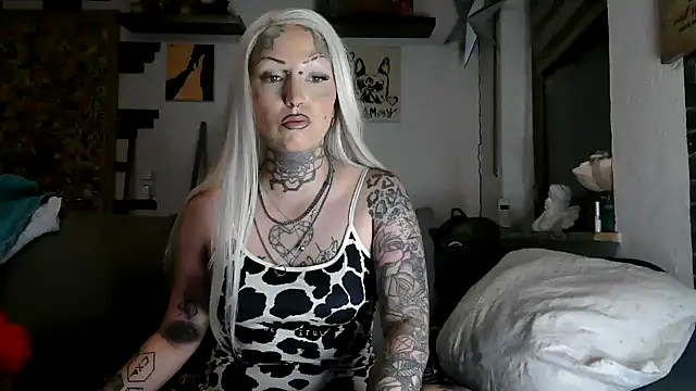 RoxxyInk online show from July 1, 2026, 10:31 pm