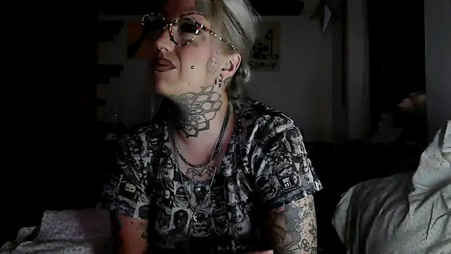 RoxxyInk online show from July 19, 2026, 1:53 am