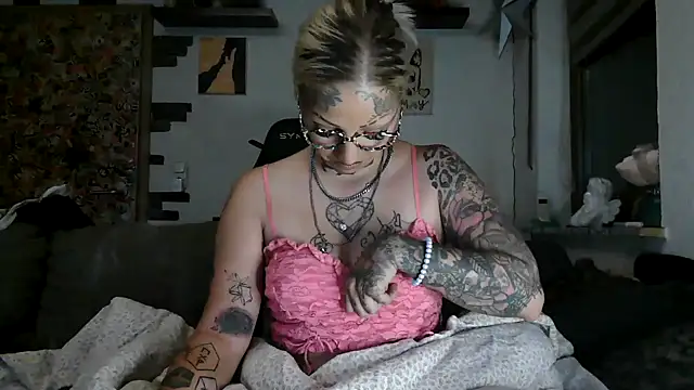 RoxxyInk online show from July 20, 2026, 2:59 am