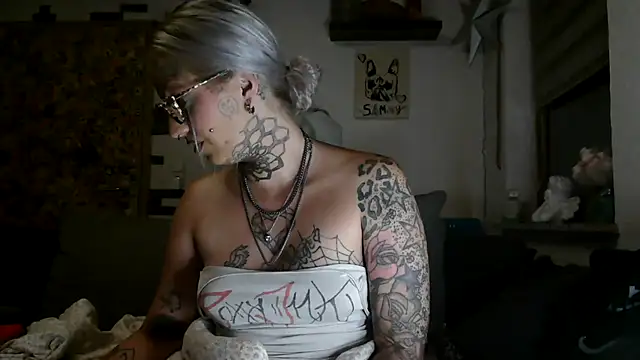 RoxxyInk online show from July 26, 2026, 1:25 am