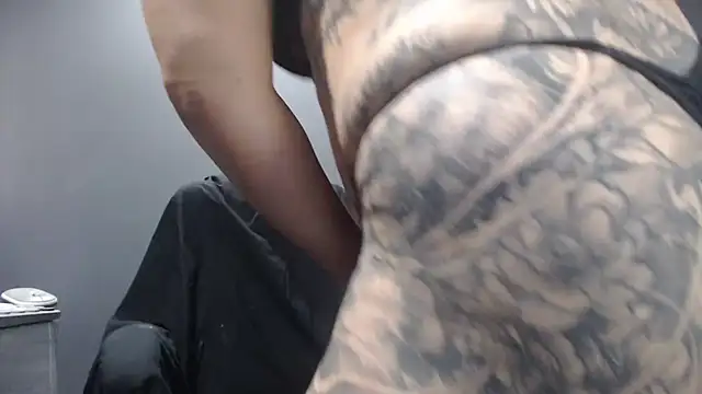 Snapshot of poisonivyx chatting on October 10, 2025, 1:37 am poisonivyx online show from October 10, 2025, 1:37 am