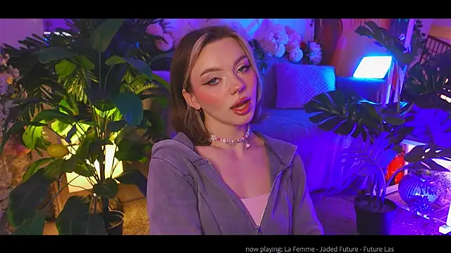 KristaBrooks online show from March 19, 2025, 2:13 pm