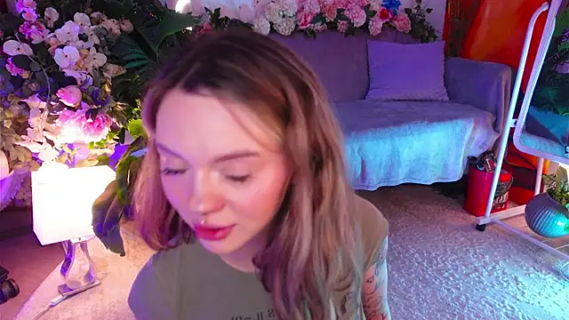 KristaBrooks online show from October 3, 2025, 2:25 pm