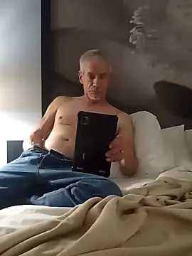 Snapshot of Biknight chatting on December 13, 2024, 8:26 pm Biknight online show from December 13, 2024, 8:26 pm