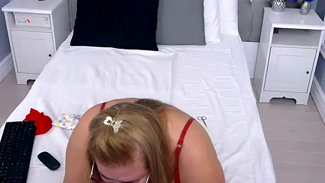 VoluptuousLeona online show from February 14, 2025, 4:04 am