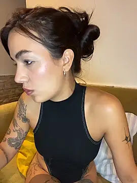 Snapshot of sralalo chatting on February 10, 2026, 2:37 am sralalo online show from February 10, 2026, 2:37 am