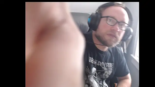 Snapshot of dragonhammer42 chatting on September 18, 2025, 7:16 pm dragonhammer42 online show from September 18, 2025, 7:16 pm