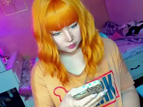 HOTnWILDalice online show from November 17, 2025, 4:07 am