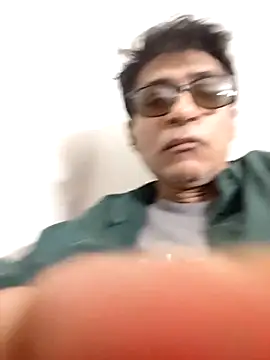 Snapshot of iamkahn_44 chatting on February 11, 2026, 5:40 pm iamkahn 44 online show from February 11, 2026, 5:40 pm