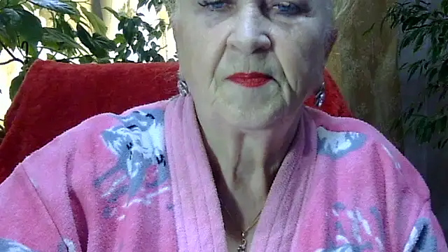 Snapshot of Emma52610 chatting on November 15, 2025, 8:22 am Emma52610 online show from November 15, 2025, 8:22 am