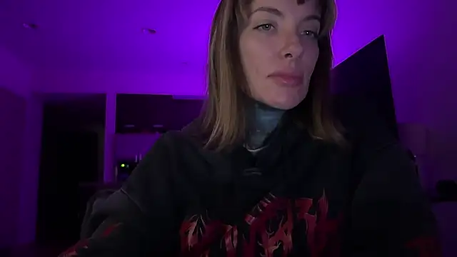 Snapshot of airgeadx chatting on October 10, 2025, 12:09 am airgeadx online show from October 10, 2025, 12:09 am