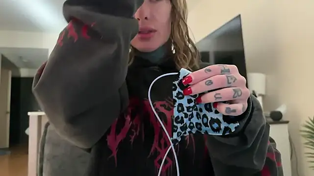 Snapshot of airgeadx chatting on October 10, 2025, 6:29 pm airgeadx online show from October 10, 2025, 6:29 pm