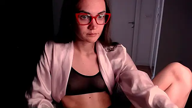 Snapshot of EvelynGG chatting on May 5, 2026, 10:56 am EvelynGG online show from May 5, 2026, 10:56 am