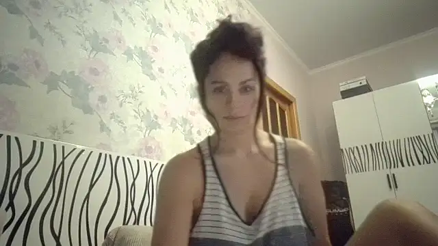 LindaStarS online show from November 16, 2025, 6:13 pm