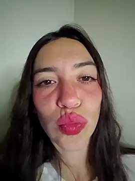 Snapshot of loveuu-bae chatting on February 18, 2026, 2:07 am loveuu-bae online show from February 18, 2026, 2:07 am